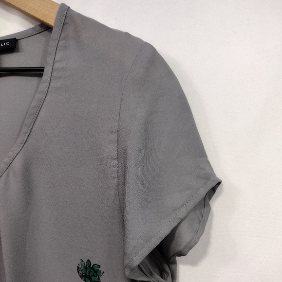 Banana Republic 100% Silk Blouse Women's PS Gray Green Boho Retro 90s Y2K Artsy - Picture 3 of 8